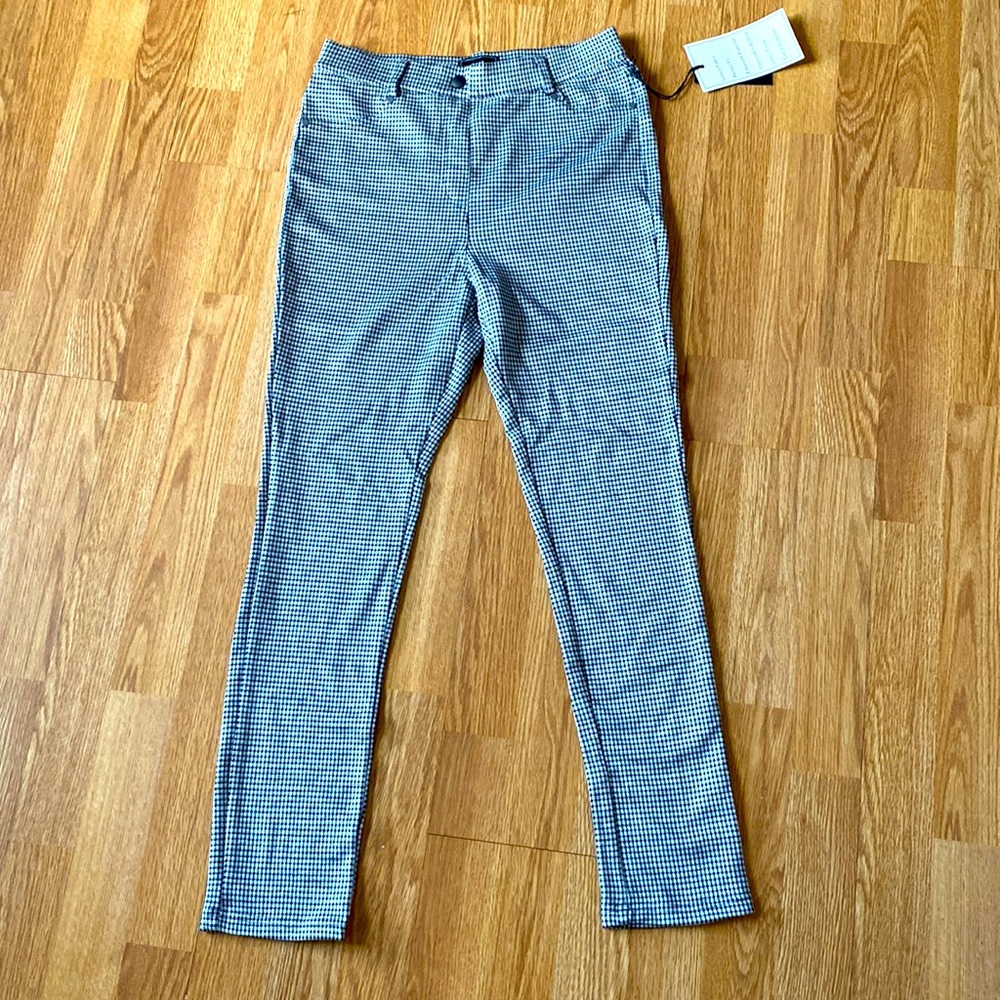 HAVE, Slim trousers, hounds tooth black and white pattern. Size Medium